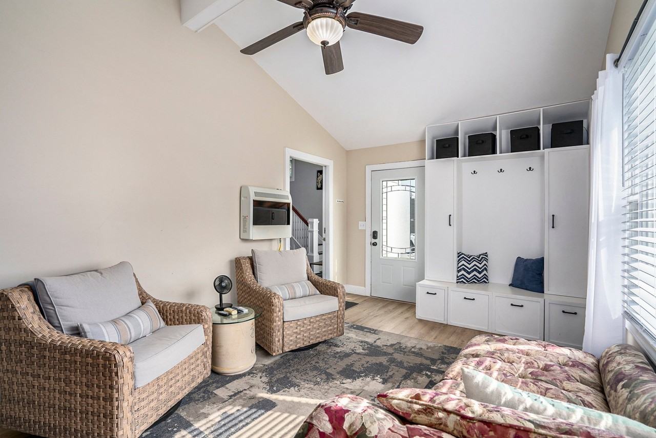 357 Franklin St - Photo 4 of 20
