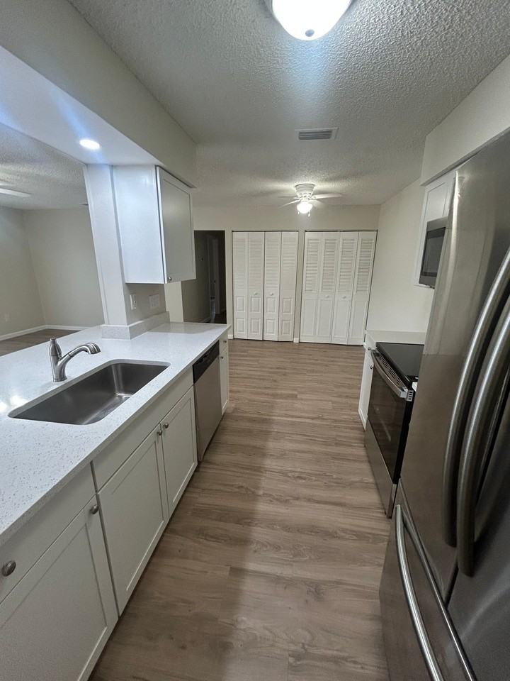 4015 Nw Cinnamon Tree Cir #4015 - Photo 4 of 10