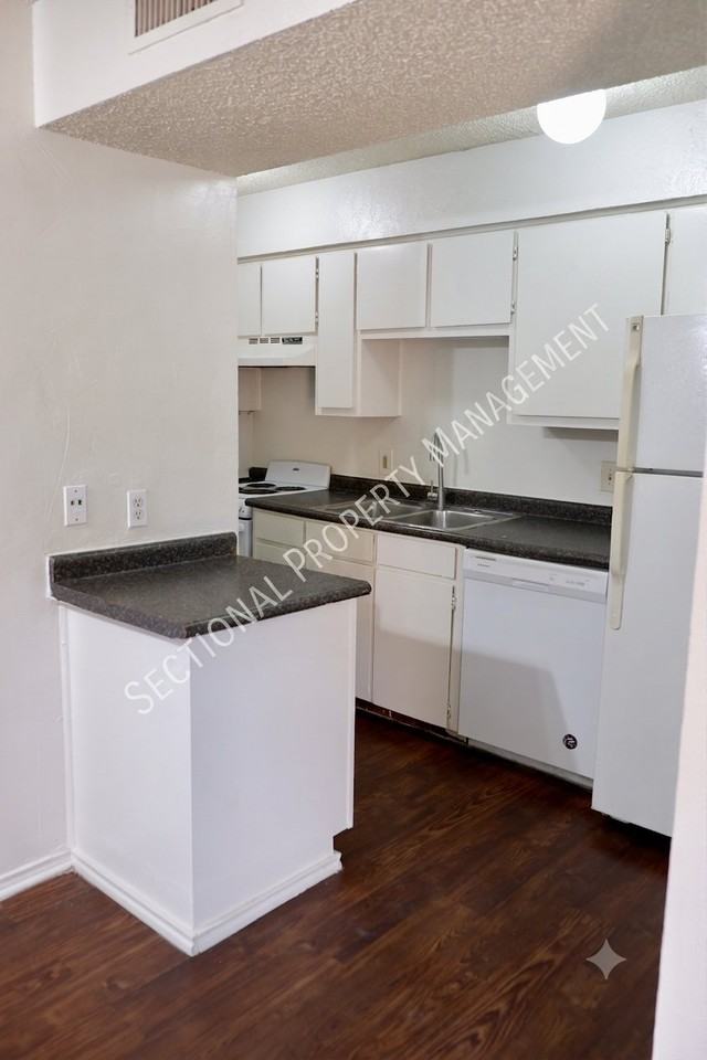 715/719 N Center St #719-2 - Photo 4 of 8