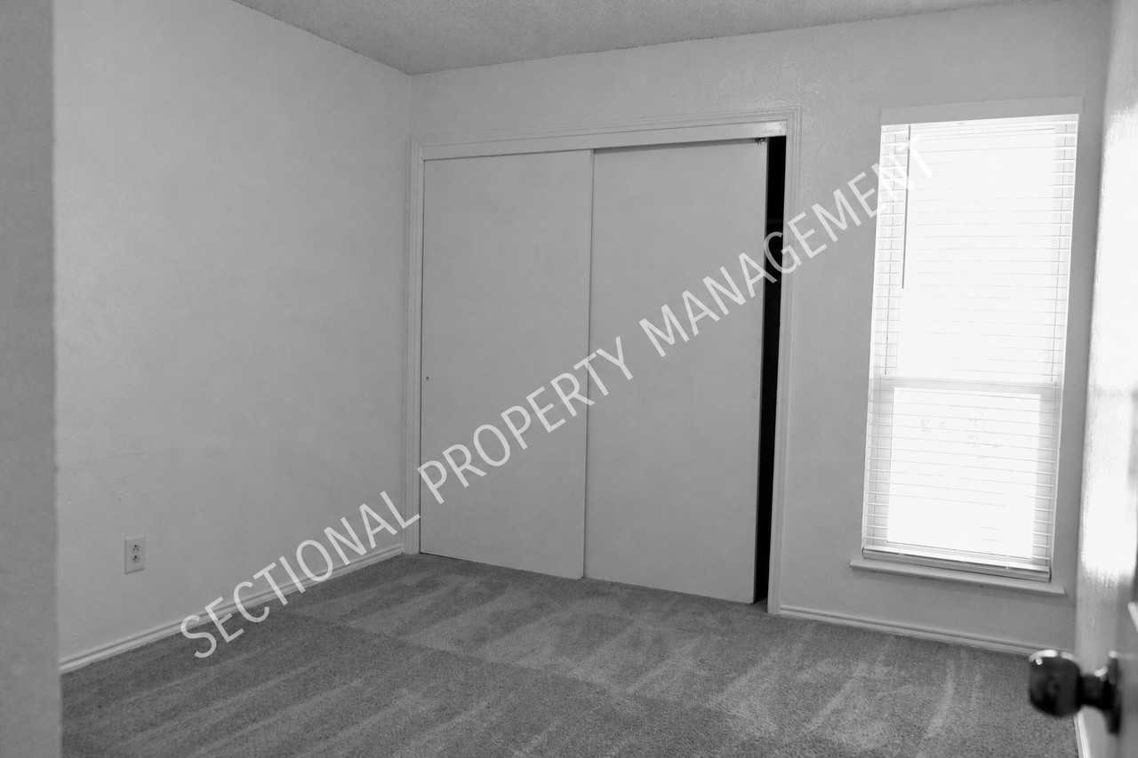 715/719 N Center St #719-2 - Photo 5 of 8