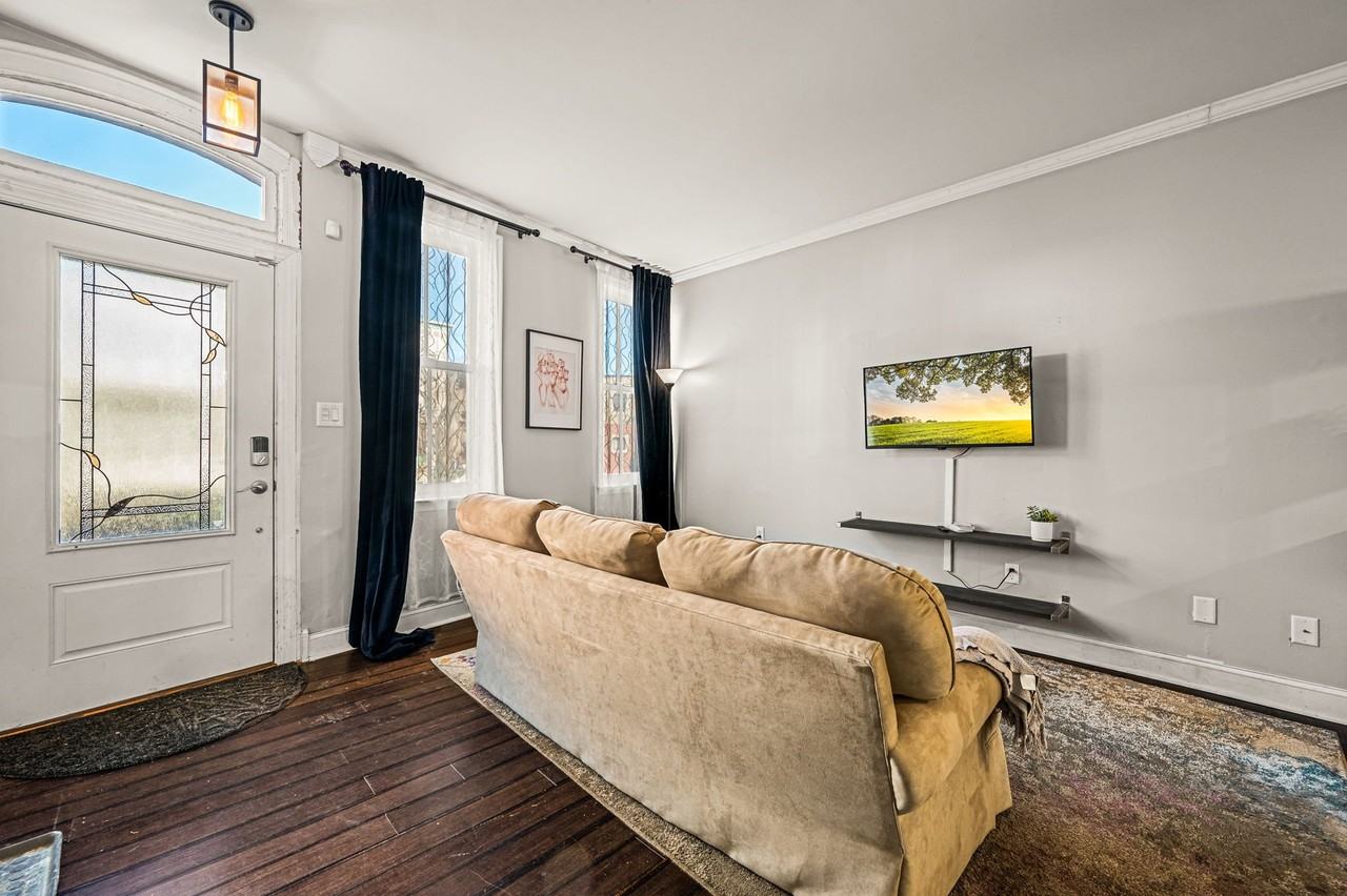 3936 Spring Garden St - Photo 4 of 17