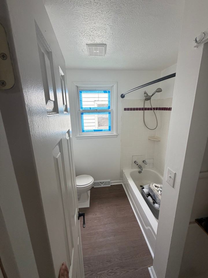 3229 Kirby Ave - Photo 5 of 11