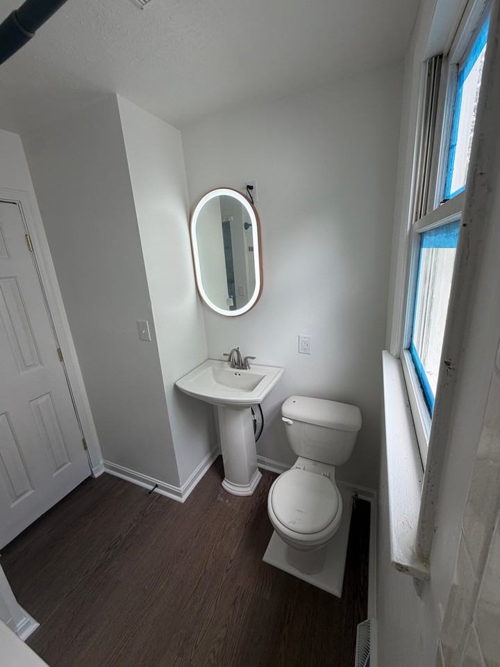 3229 Kirby Ave - Photo 6 of 11
