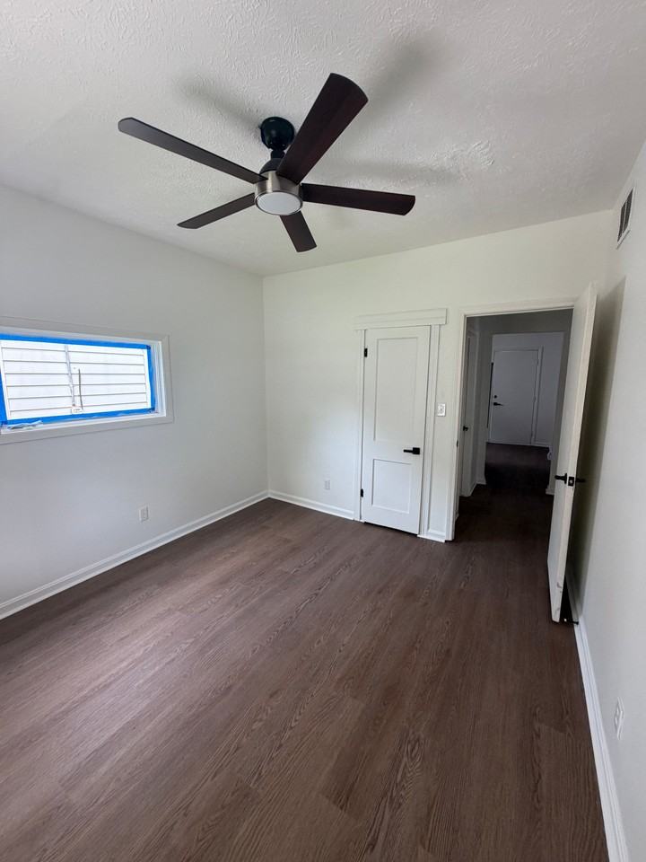 3229 Kirby Ave - Photo 7 of 11