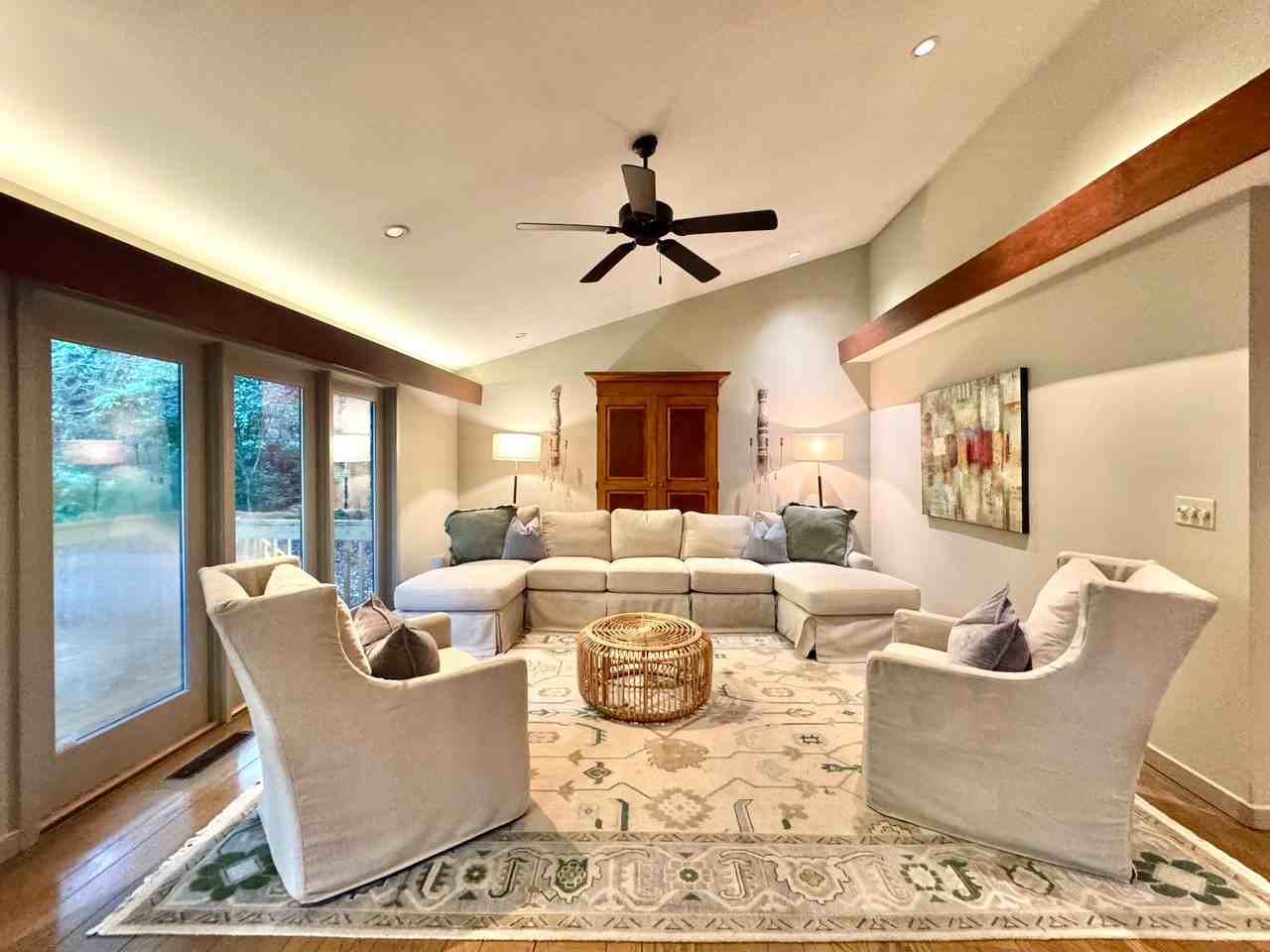 1711 Pleasant Ridge Cir - Photo 2 of 20