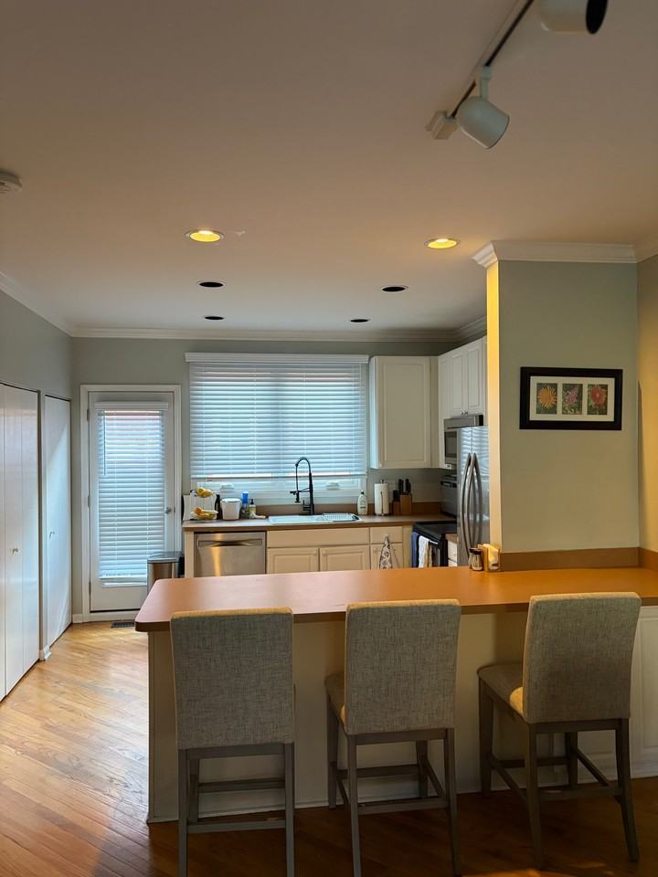 2809 N Wolcott Ave #F - Photo 3 of 9