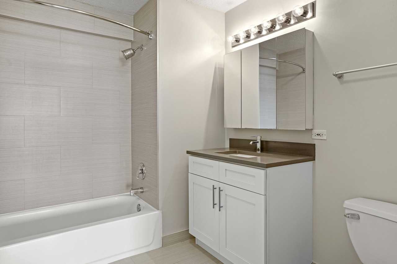 8 W Grand Ave - Photo 5 of 14