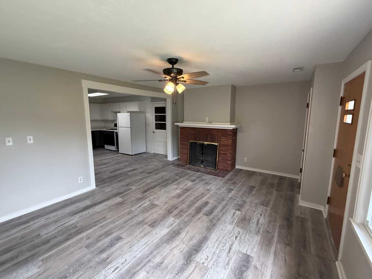 802 Crestview Dr - Photo 3 of 12