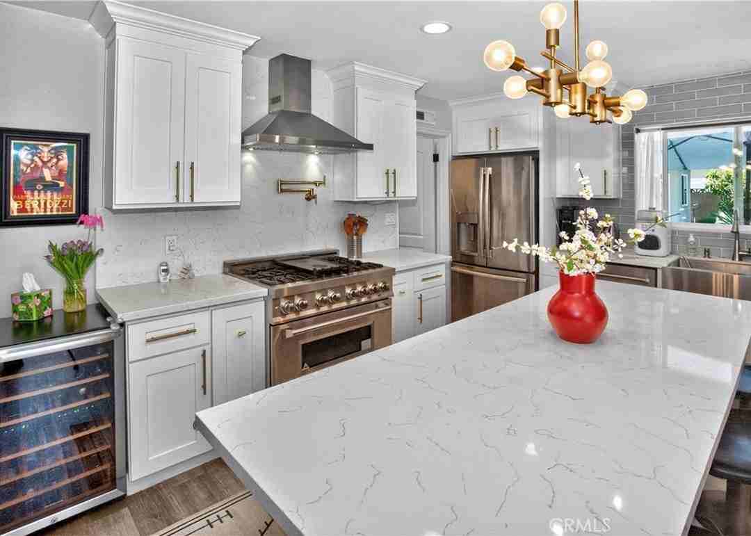 1383 N 2nd Ave - Photo 4 of 19