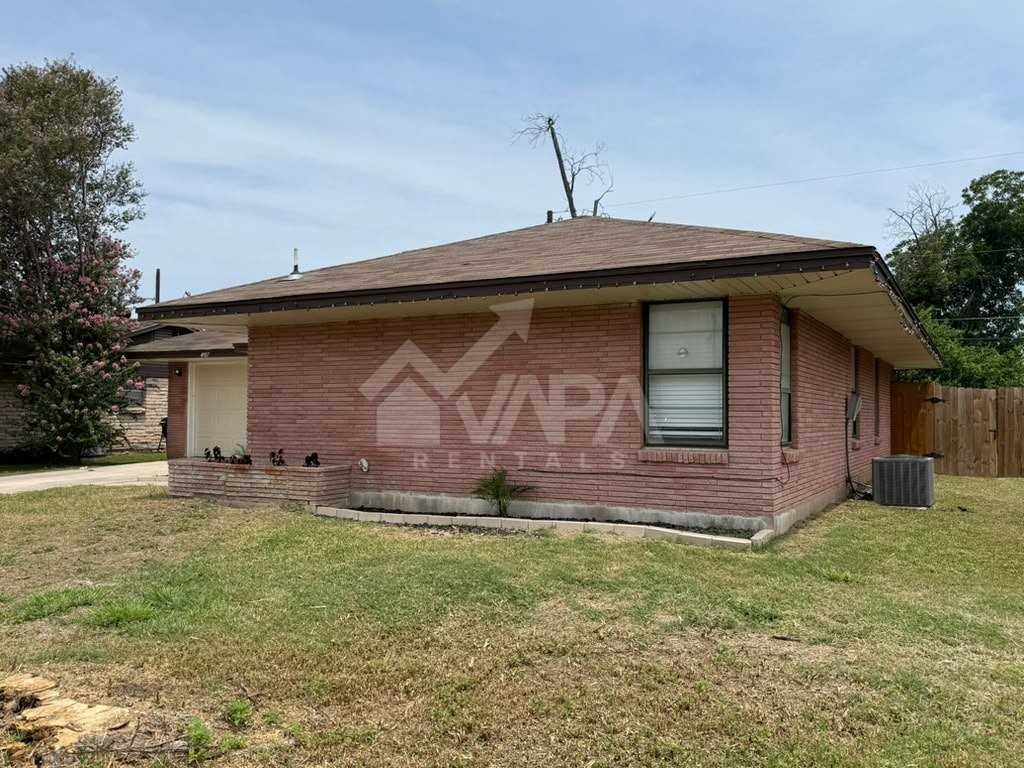 4907 Stoneleigh Dr - Photo 2 of 18