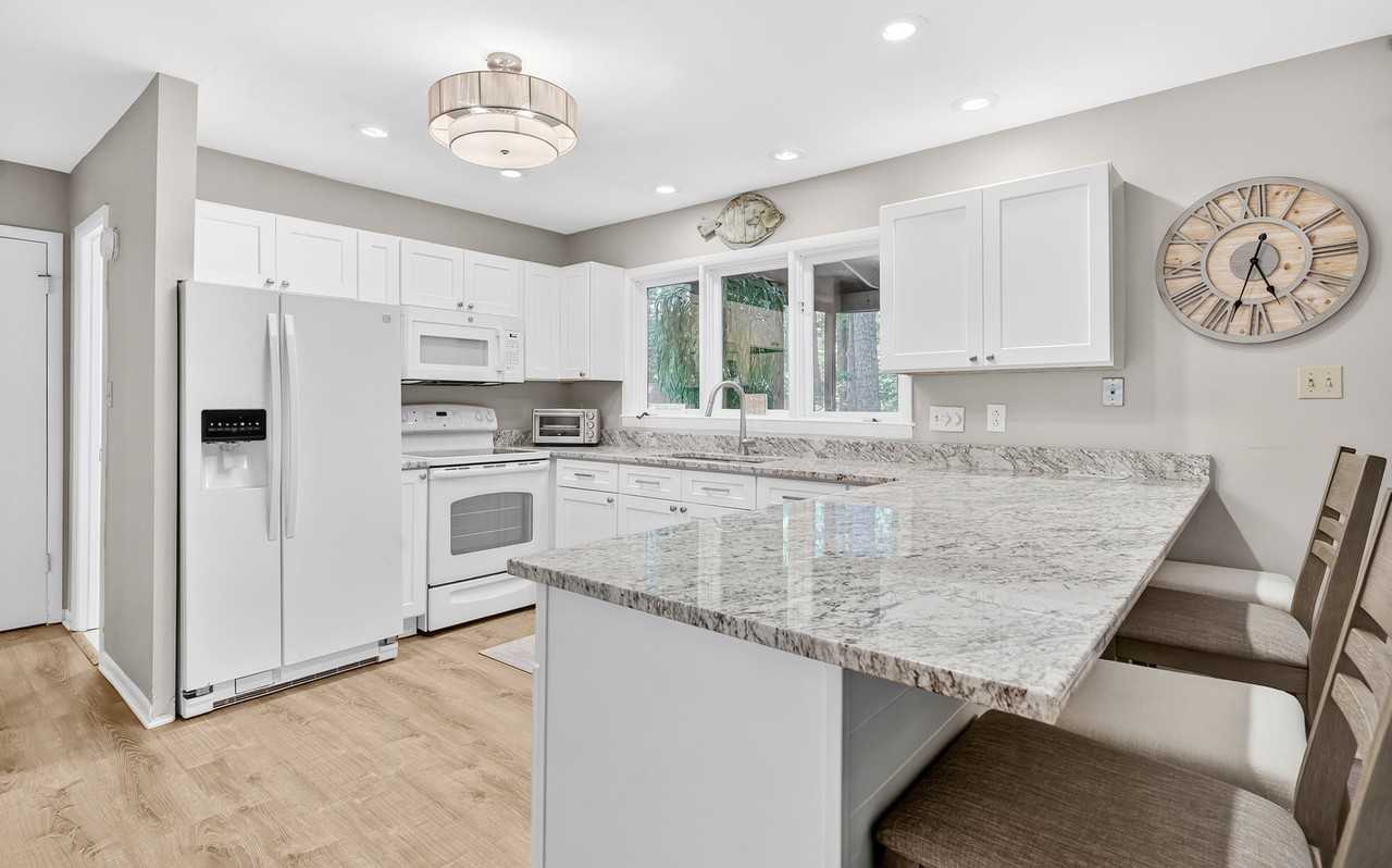17 Falcon Bridge Rd - Photo 5 of 10