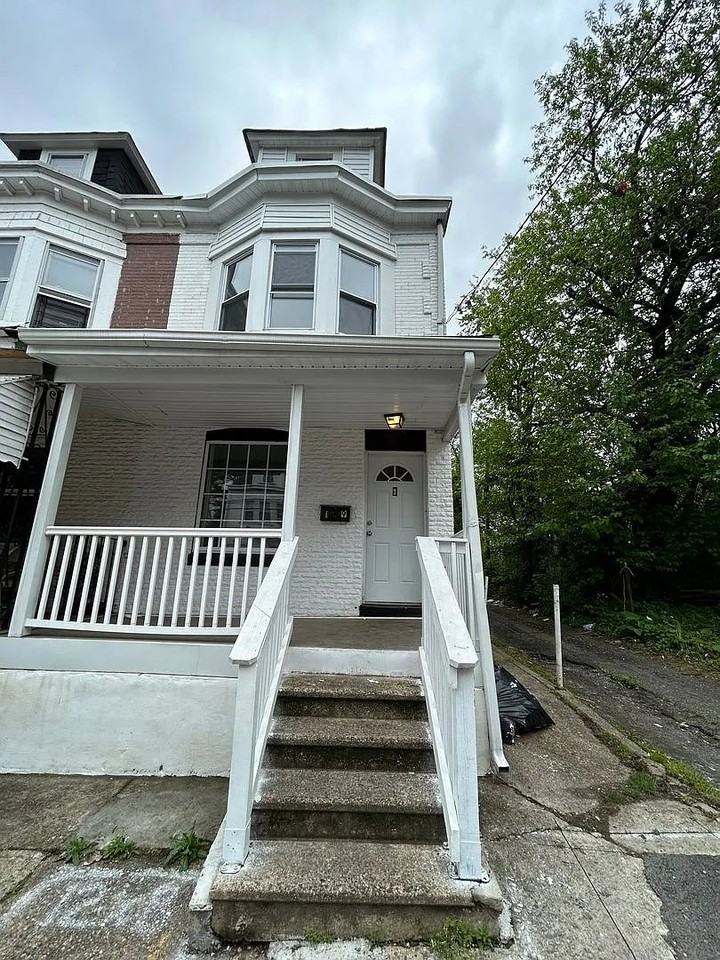 19 E Ingham Ave #1