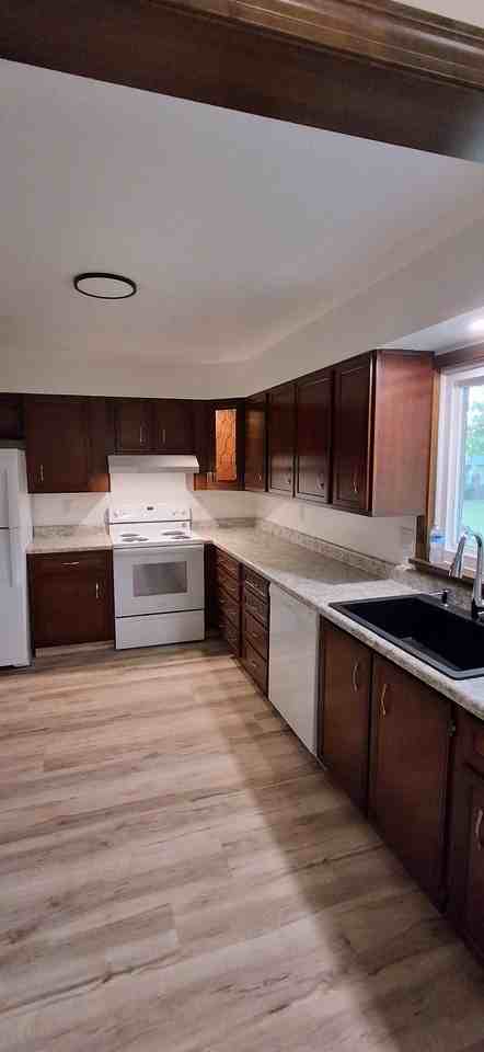 570 Limerick Rd - Photo 3 of 17