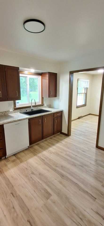 570 Limerick Rd - Photo 4 of 17