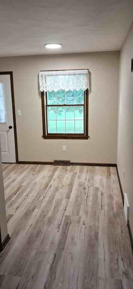 570 Limerick Rd - Photo 7 of 17