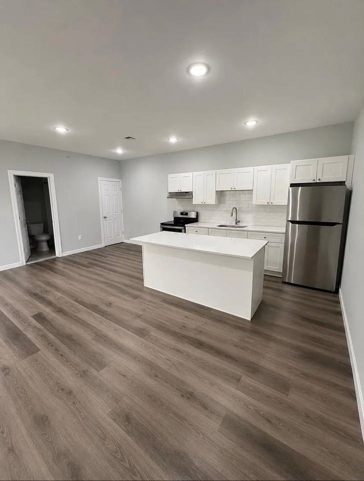 207 Governor St #301 - Photo 2 of 6