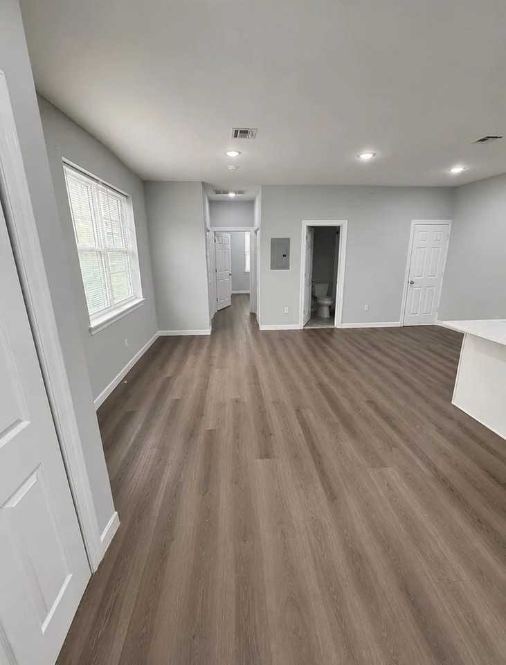 207 Governor St #301 - Photo 3 of 6