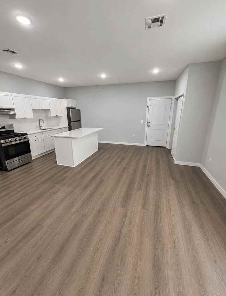 207 Governor St #301 - Photo 4 of 6