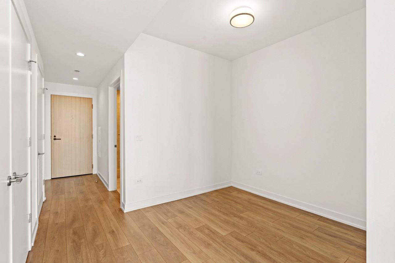 229 W Hill St - Photo 3 of 8