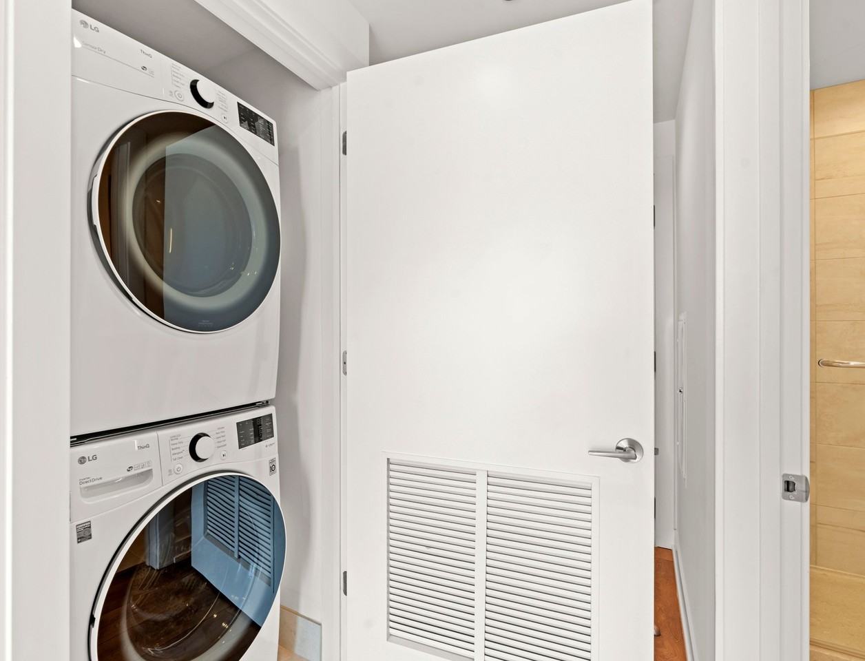 229 W Hill St - Photo 5 of 8