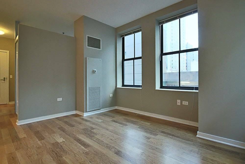 198 W Randolph St - Photo 3 of 15