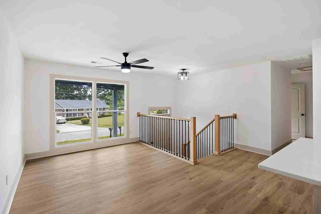 1411 Westway Dr - Photo 4 of 20