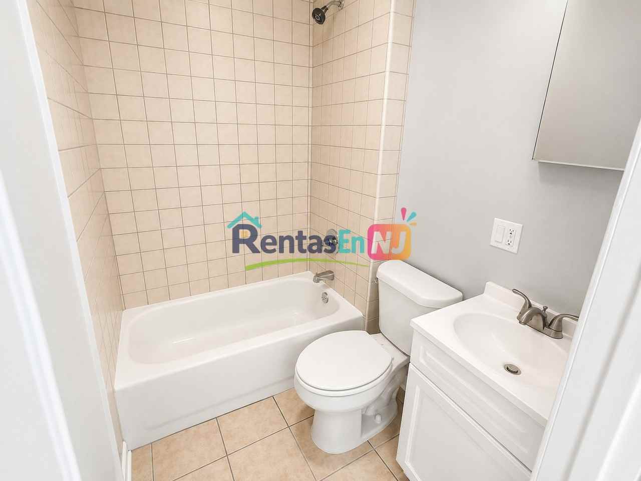 607 N 7th St #3B - Photo 3 of 5