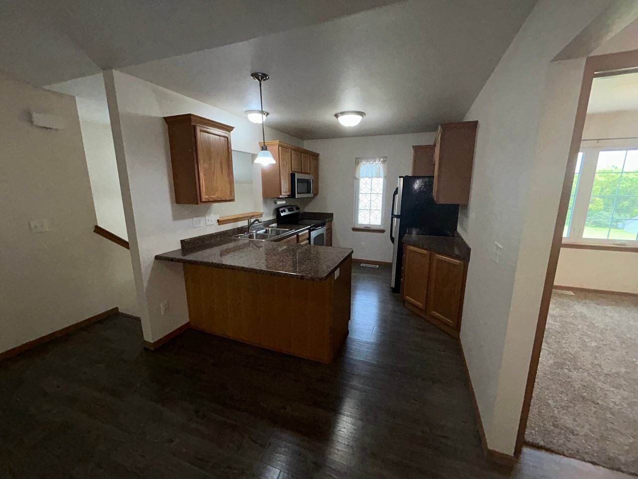 1009 Twilight Dr - Photo 2 of 11
