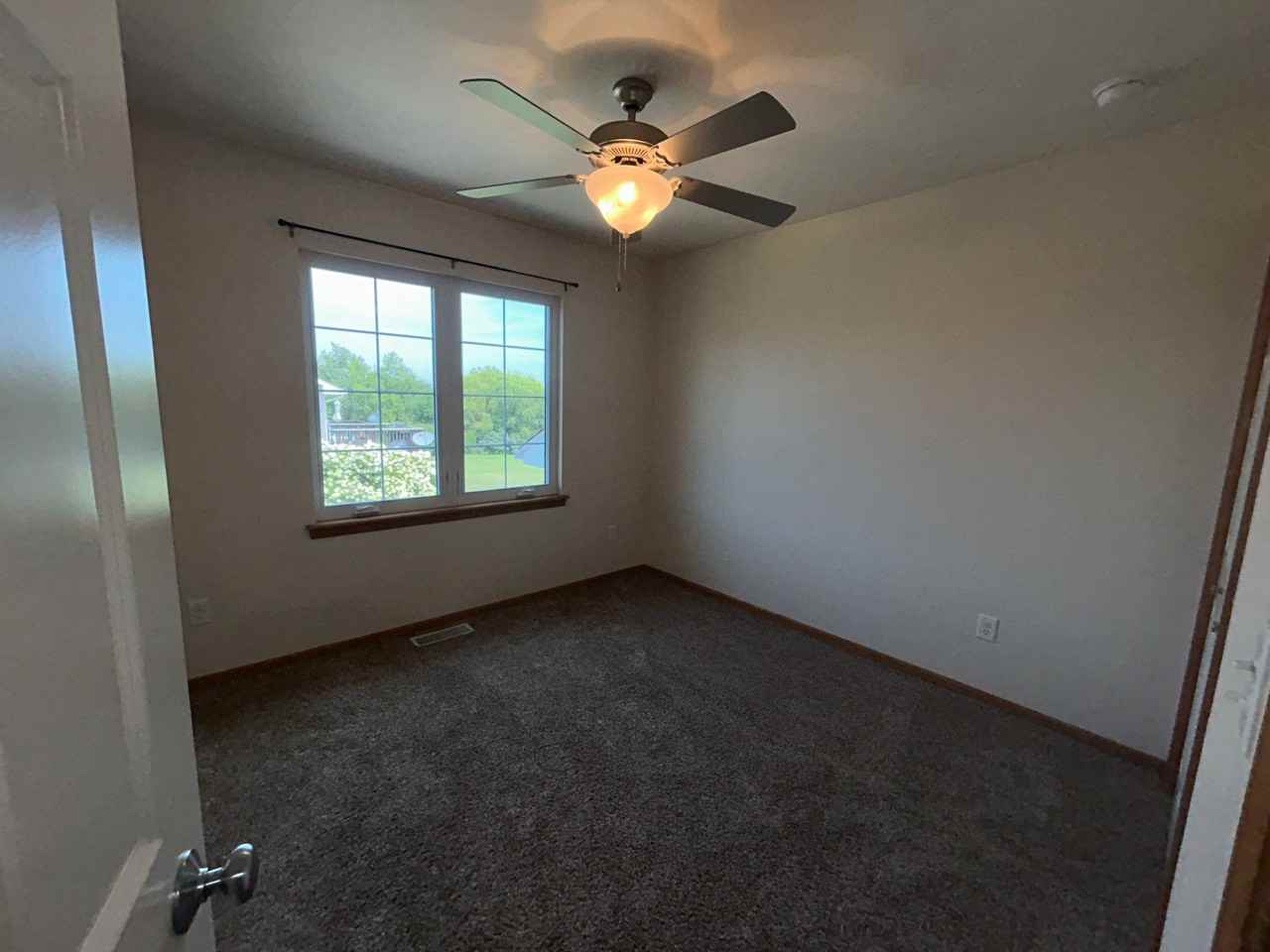 1009 Twilight Dr - Photo 4 of 11