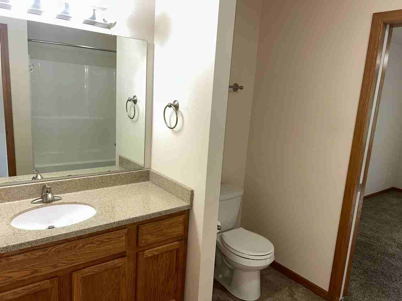1009 Twilight Dr - Photo 5 of 11