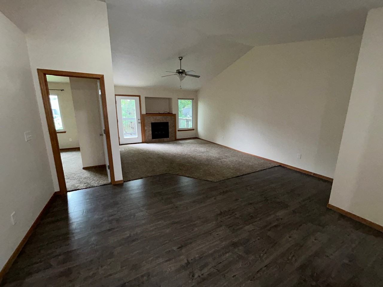 1009 Twilight Dr - Photo 6 of 11