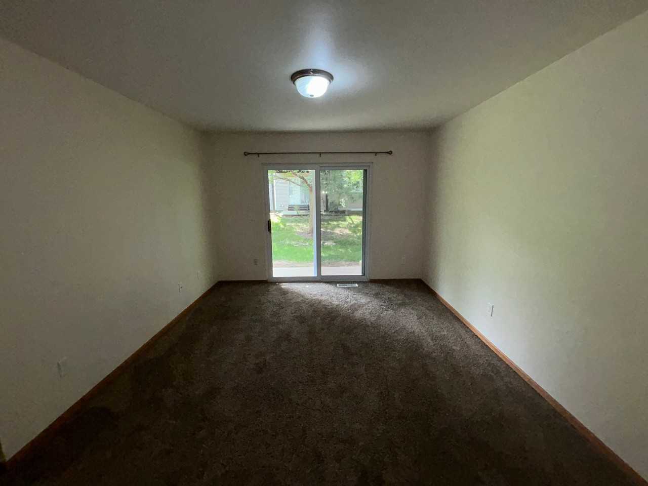 1009 Twilight Dr - Photo 7 of 11