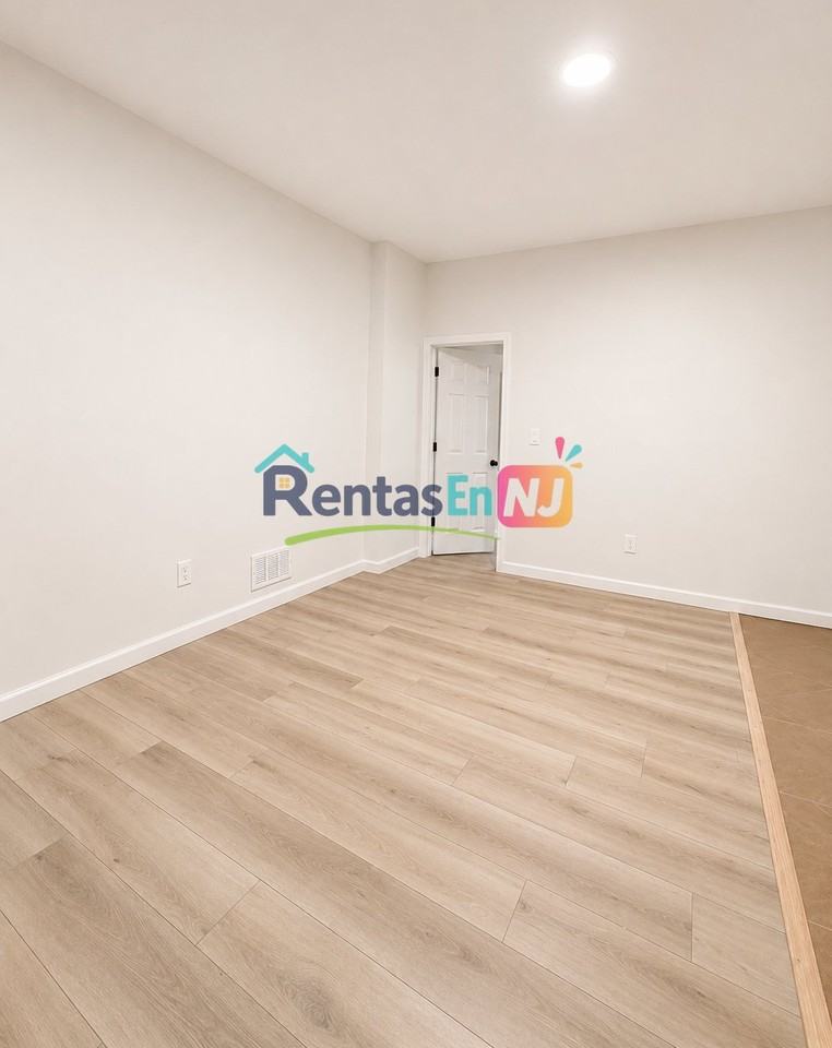 319 Hawthorne Ave #1L - Photo 5 of 7