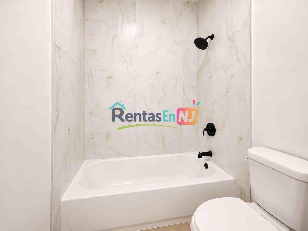 319 Hawthorne Ave #1L - Photo 6 of 7