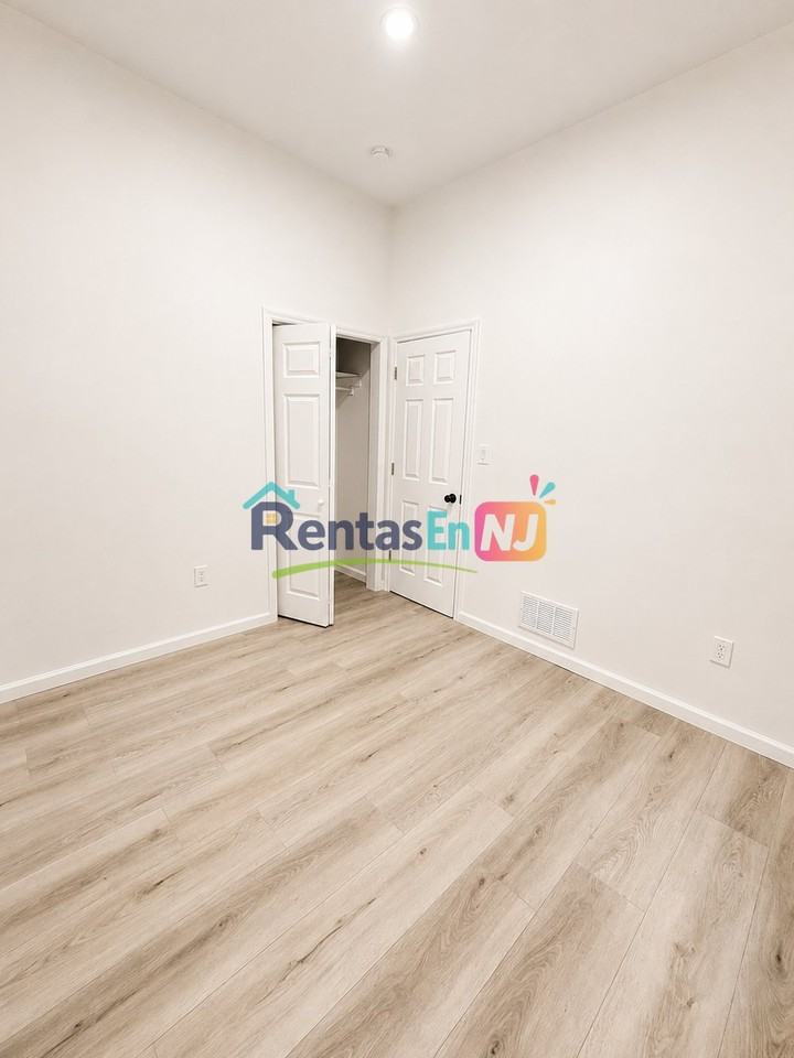 319 Hawthorne Ave #1L - Photo 7 of 7