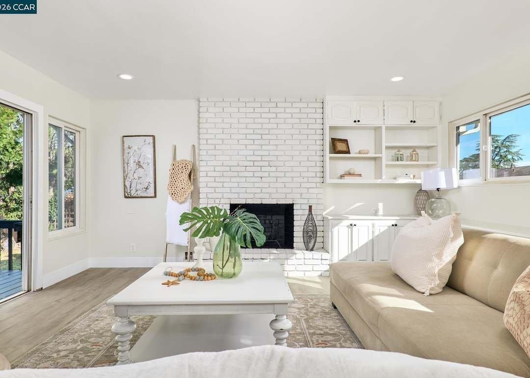 90 Manville Ave - Photo 6 of 18