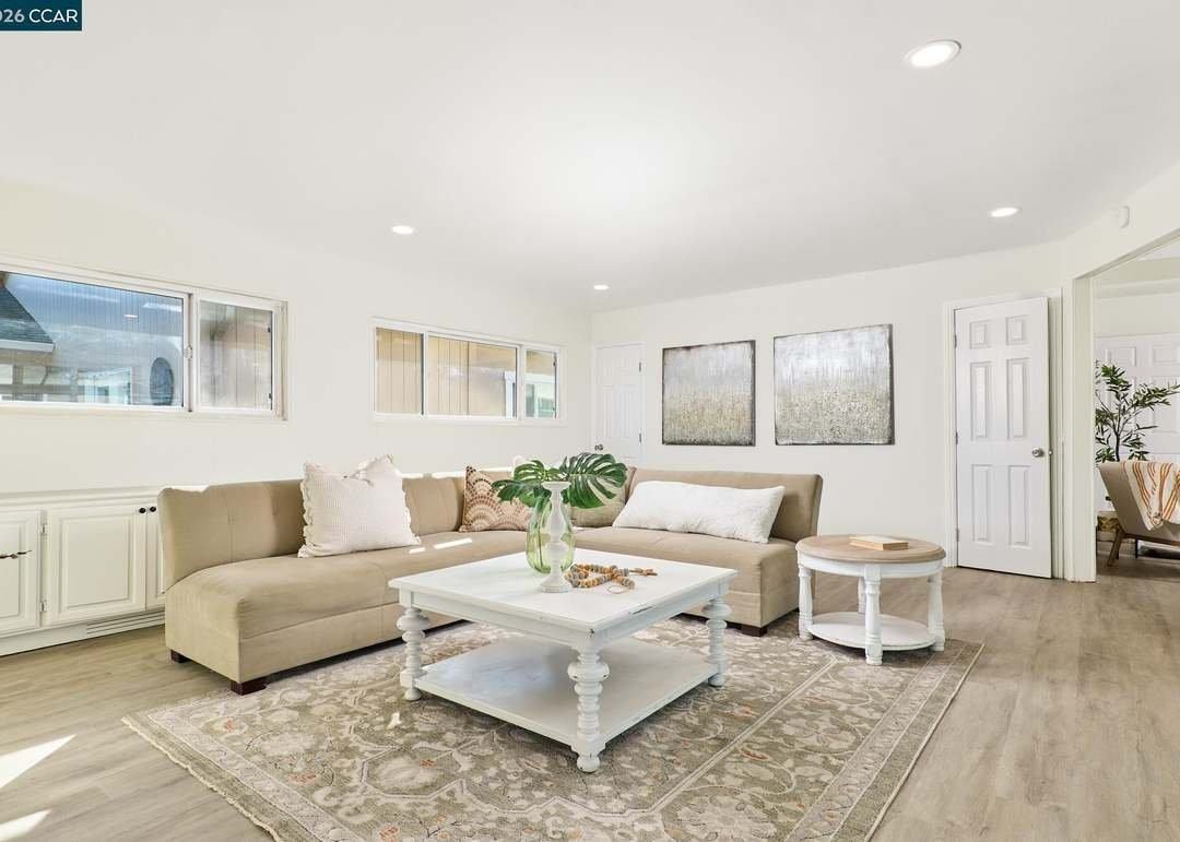 90 Manville Ave - Photo 7 of 18