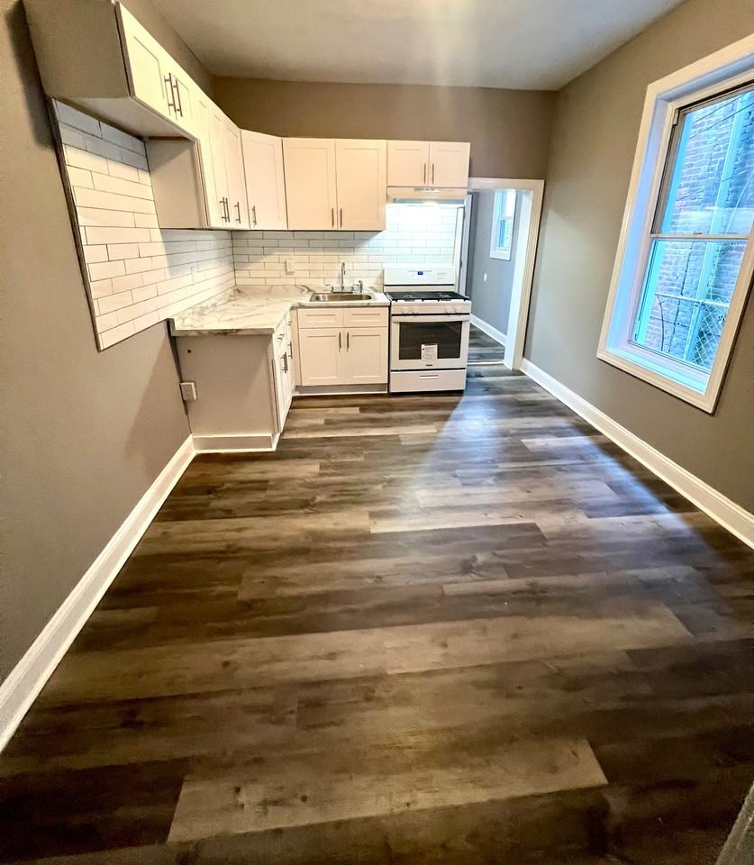 3241 N Sydenham St - Photo 5 of 15