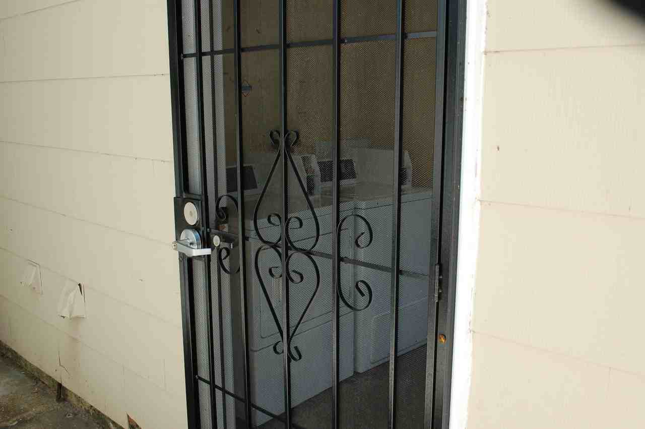 800 N Olympia St #J - Photo 2 of 3
