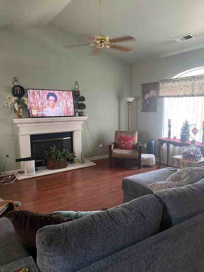 90 N Anderson Ave #4 - Photo 3 of 7
