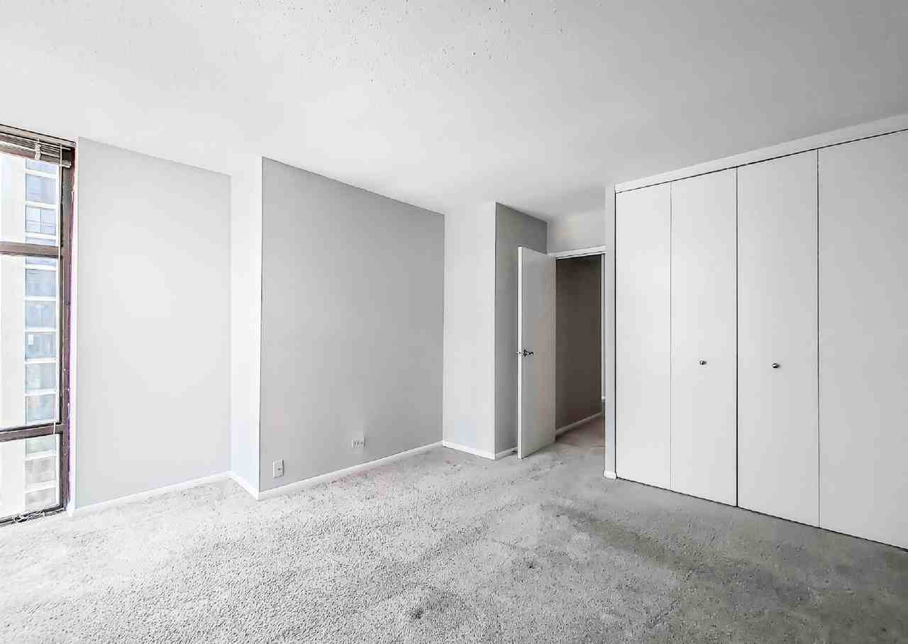 67 E Scott St - Photo 4 of 11
