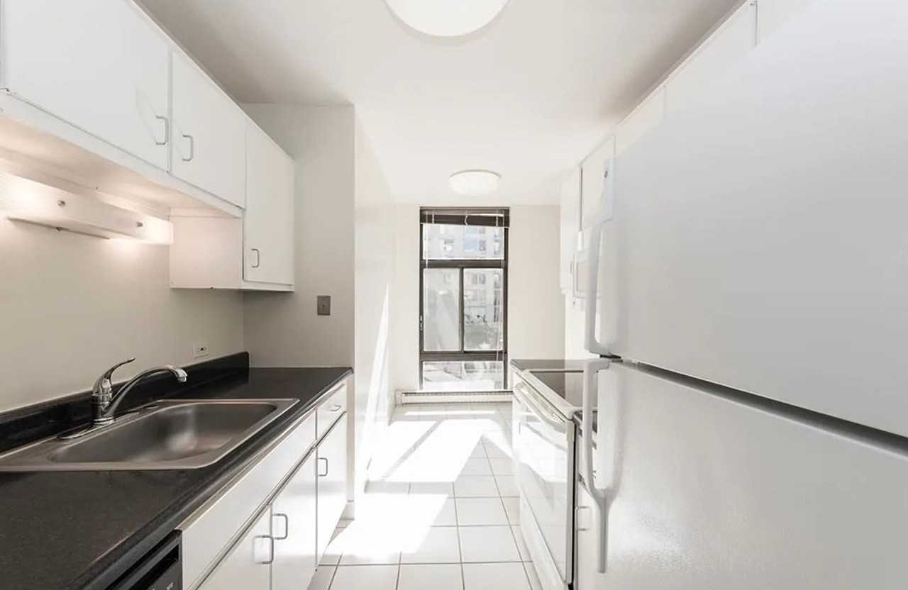 67 E Scott St - Photo 5 of 11