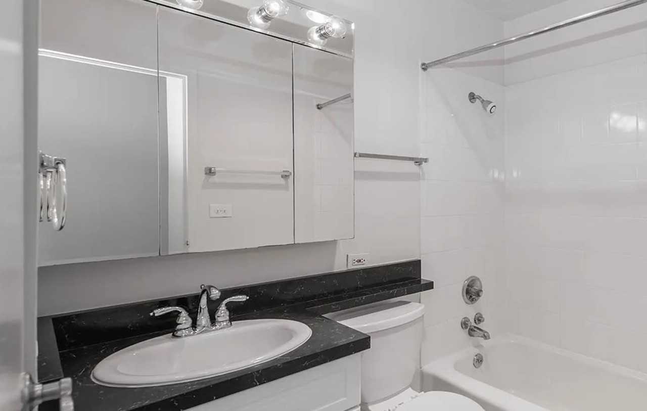 67 E Scott St - Photo 6 of 11