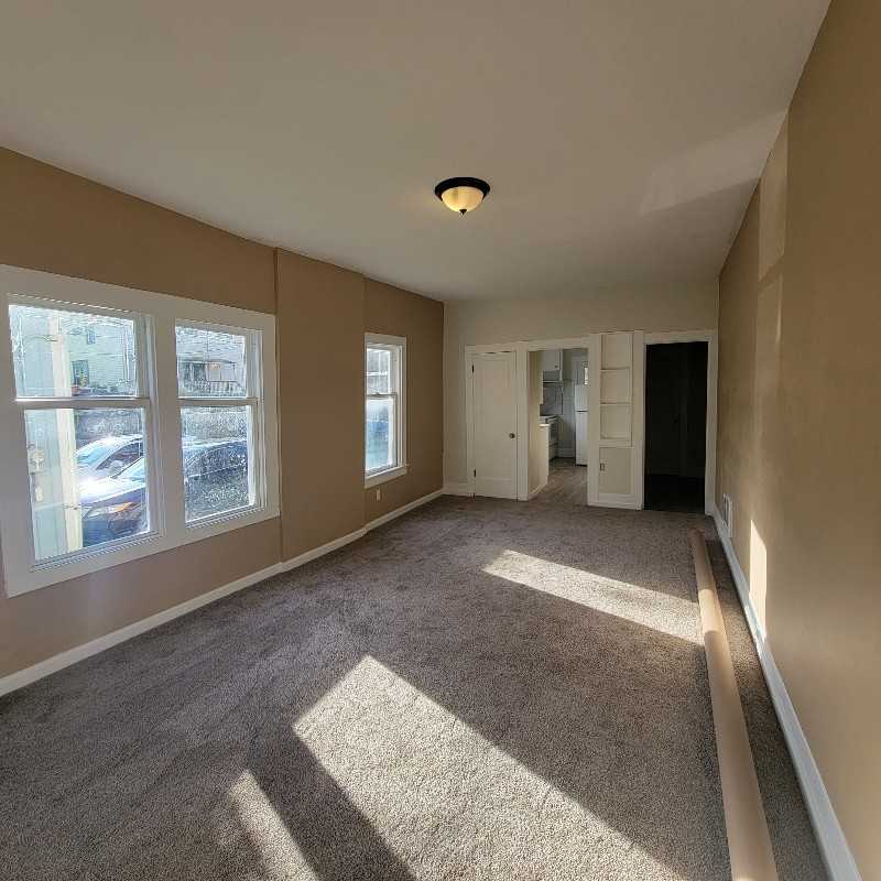 338 Se Jackson St #1 - Photo 2 of 5