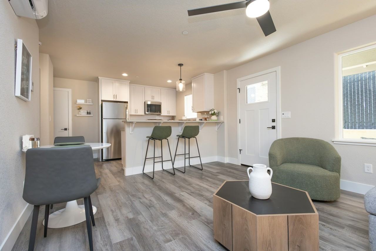 2710 Commons Pl, Unit 1 - Photo 5 of 14