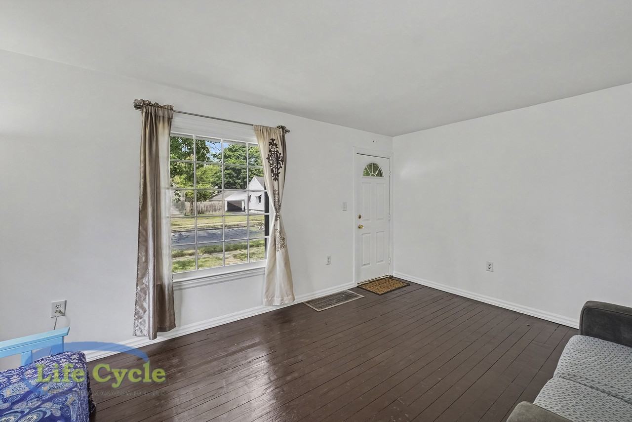 2052 Collingwood Ave Sw #1 - Photo 2 of 21