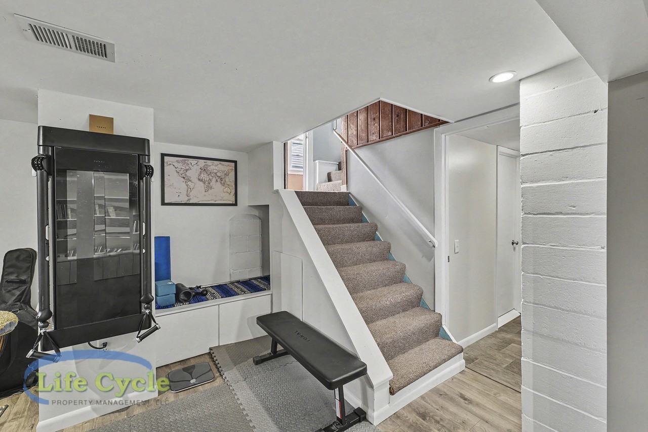 2052 Collingwood Ave Sw #1 - Photo 3 of 21