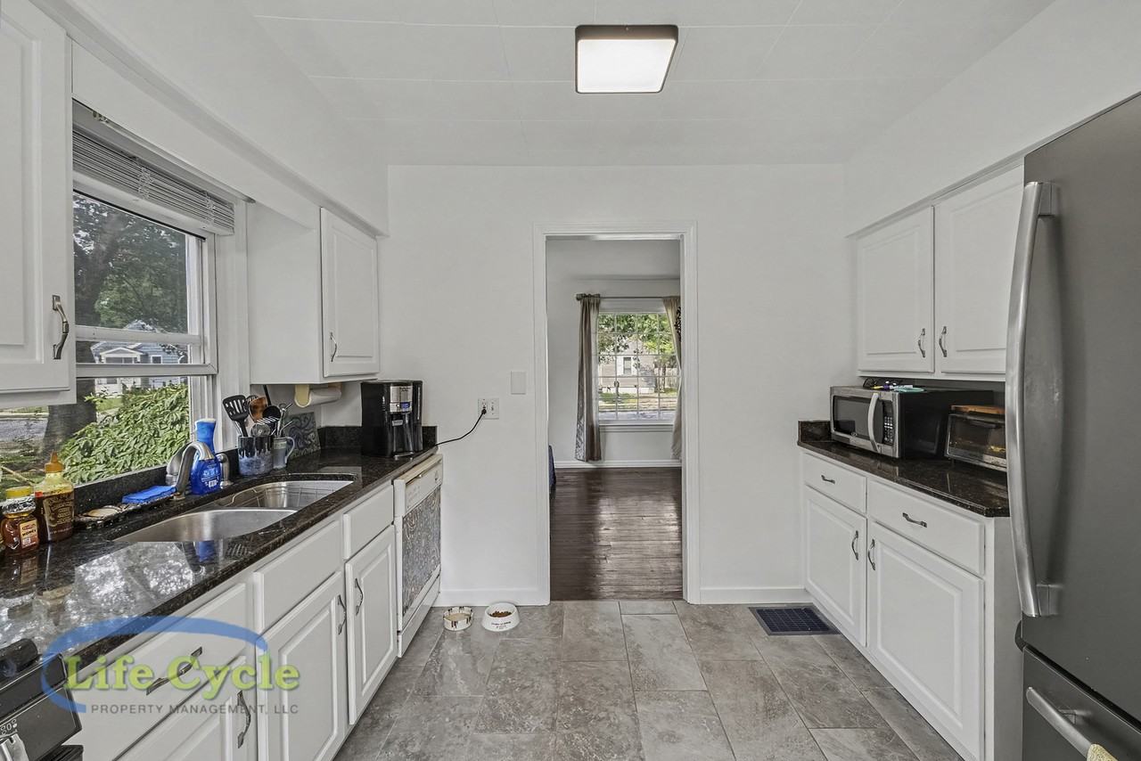 2052 Collingwood Ave Sw #1 - Photo 5 of 21