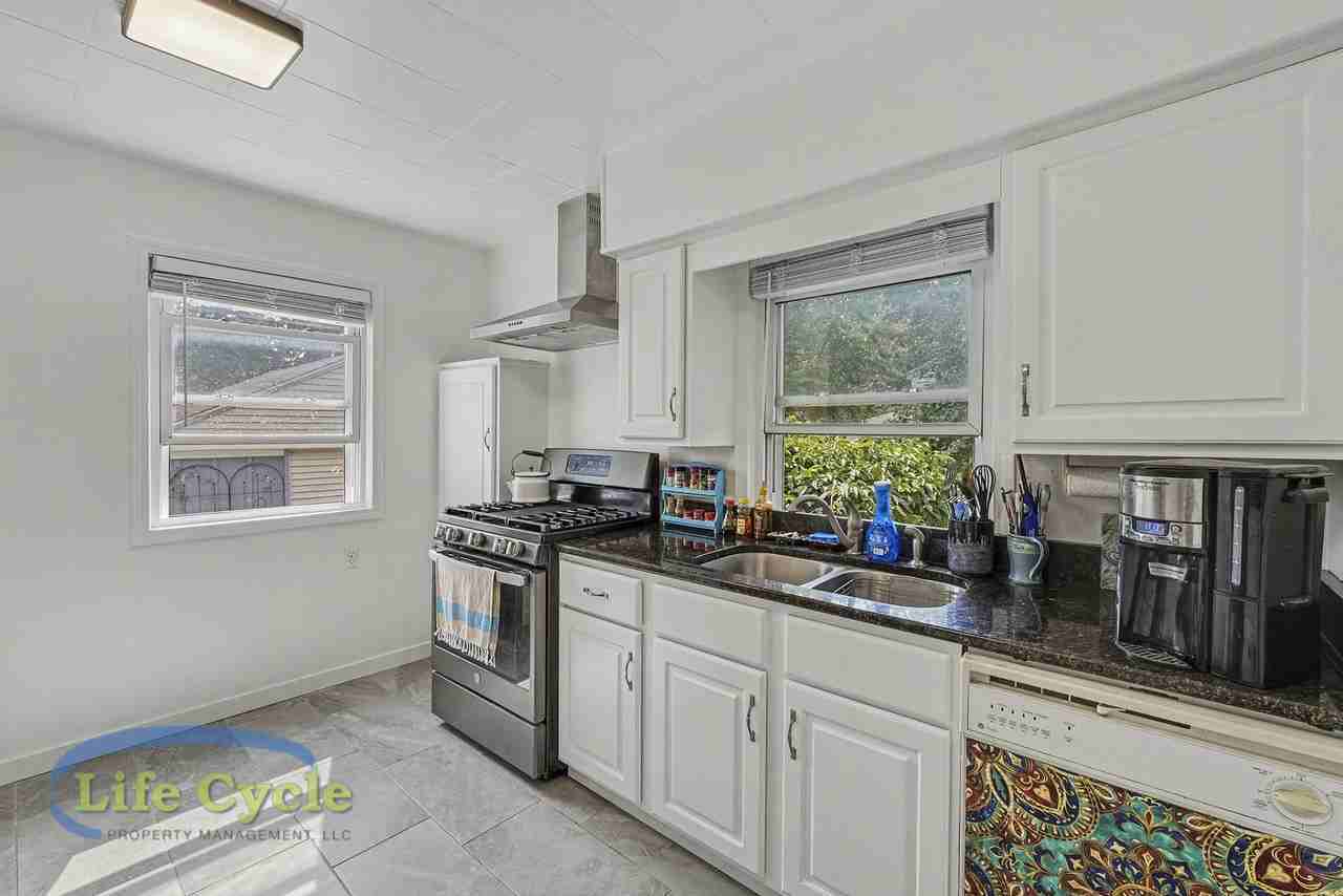 2052 Collingwood Ave Sw #1 - Photo 6 of 21