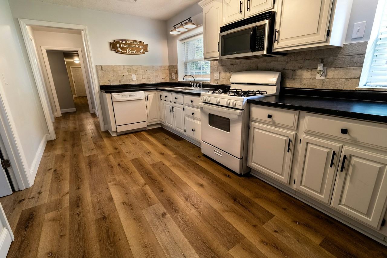 233 West 1st Street - Photo 4 of 17